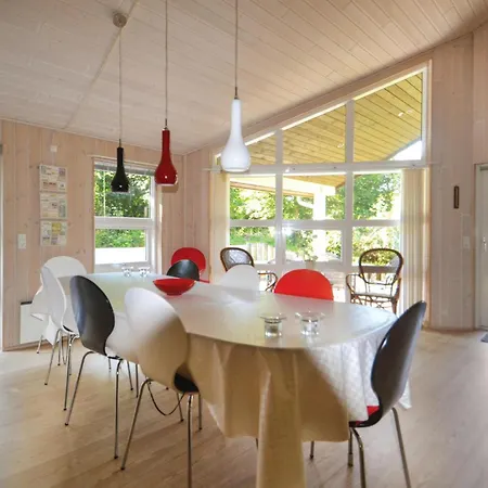 Amazing In Glesborg With Kitchen * Fjellerup Strand