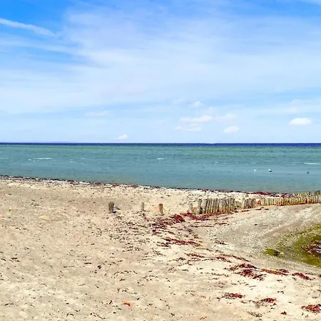 Amazing In Glesborg With Kitchen * Fjellerup Strand